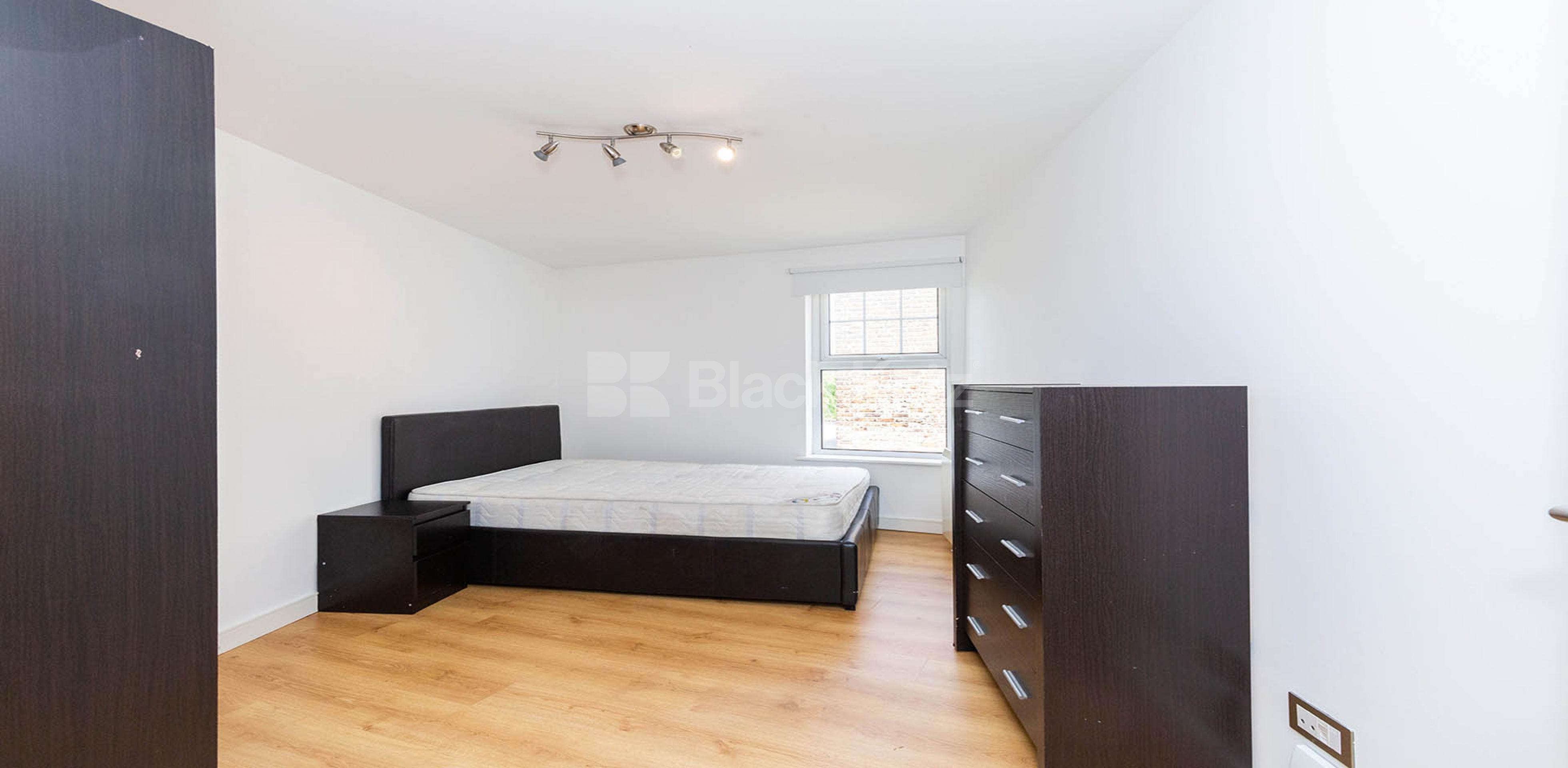 			4 Bedroom, 1 bath, 1 reception Flat			 Criterion Mews, UPPER HOLLOWAY  N19